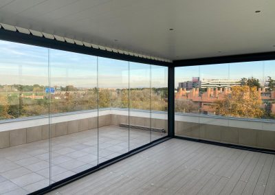 Pérgola Bioclimática y Corredera de Cristal sin Perfiles