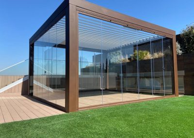 Pérgola Bioclimática y Cortina de Cristal sin Perfiles
