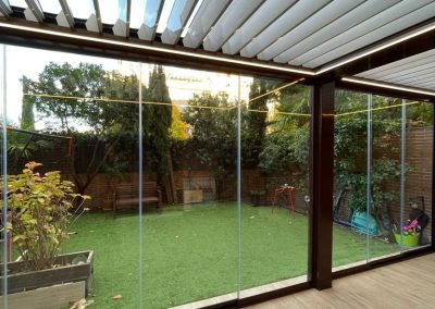 Pérgola Bioclimática y Corredera de Cristal sin Perfiles