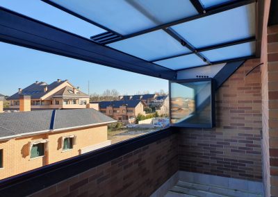 Techo Móvil y Cortina de Cristal con Aislamiento